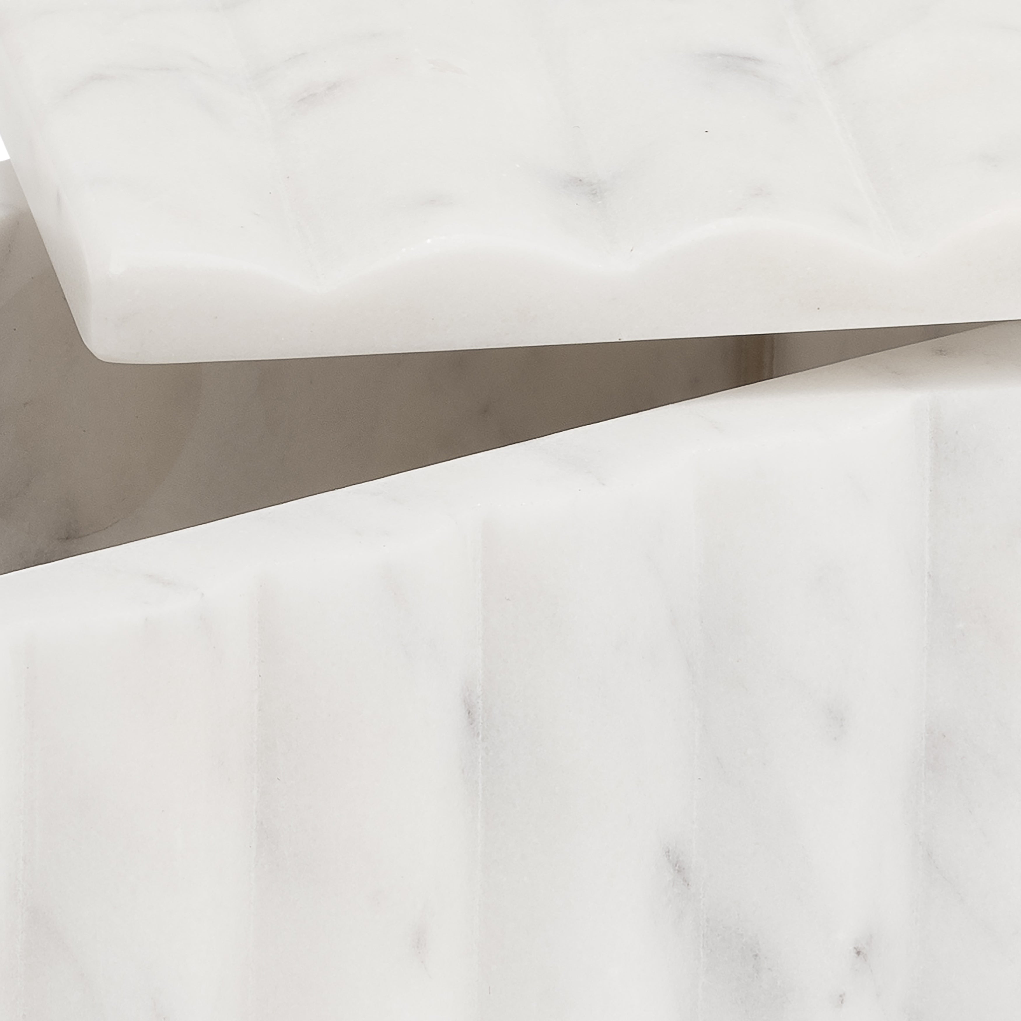 Clamshell Chic: White Marble Textured Container (Coastal Vibes)